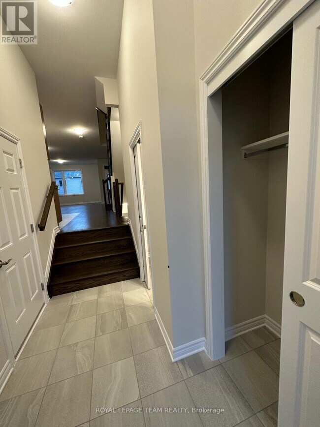 Photo du bâtiment - 28 Atop Ln