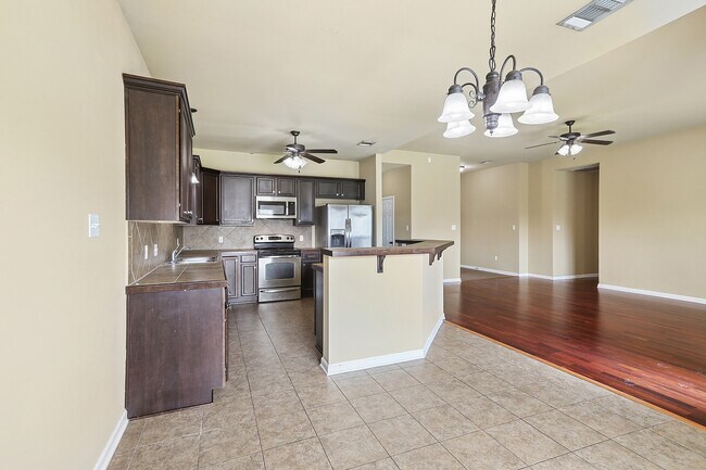 Building Photo - 17049 Jamestowne Dr