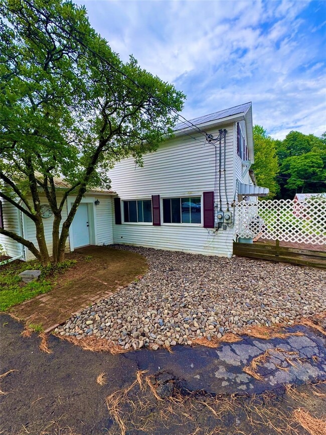 Building Photo - 30 Schoonmaker Ln