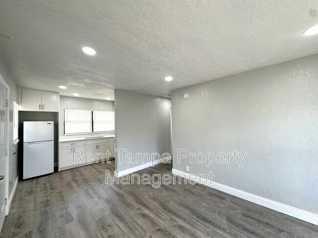 Foto del edificio - 1036 1/2 19th Street South - Upper