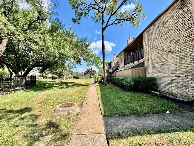 Foto del edificio - 10555 Turtlewood Ct