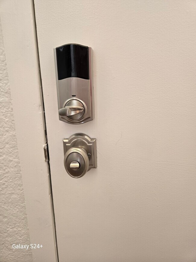 Foto del edificio - 13055 Lincoln Way