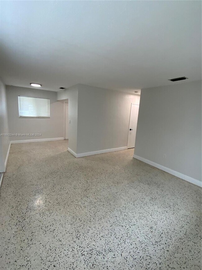 Building Photo - 3317 SW 91 Ave