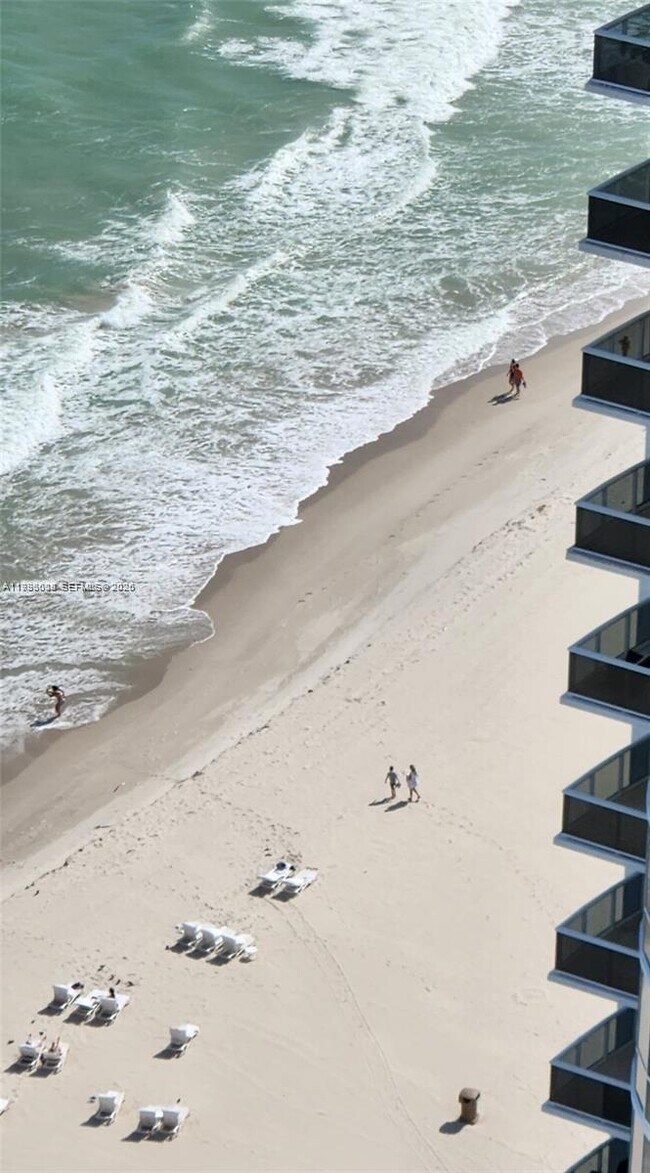 Foto del edificio - 6039 Collins Ave