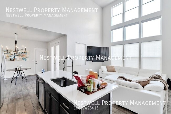 Building Photo - Modern 3-bed Daybreak Townhome