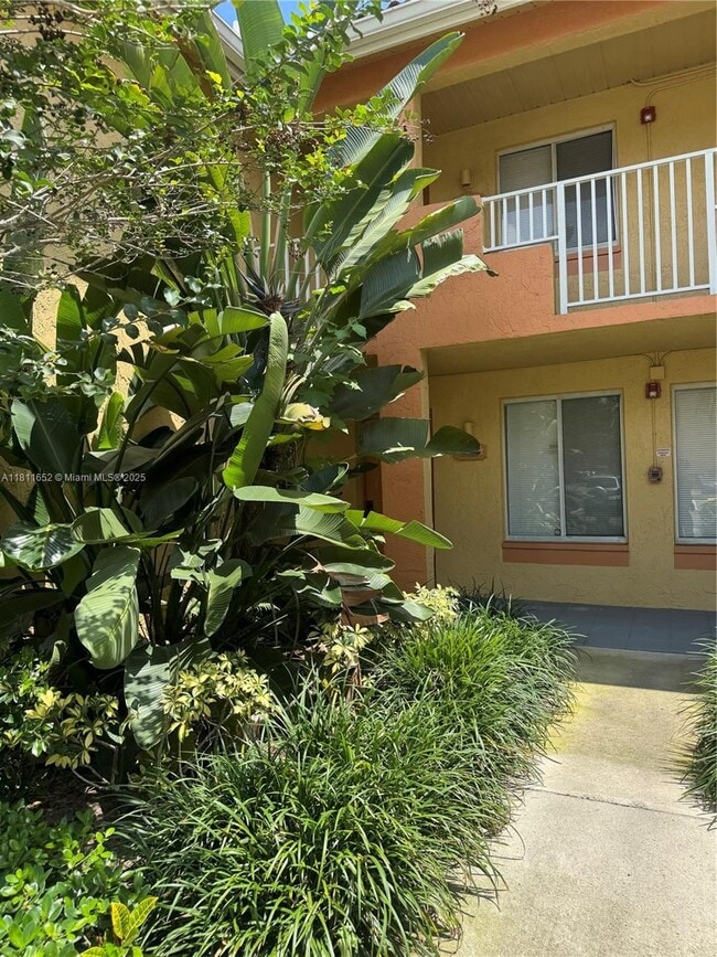 Building Photo - 905 Coral Club Dr