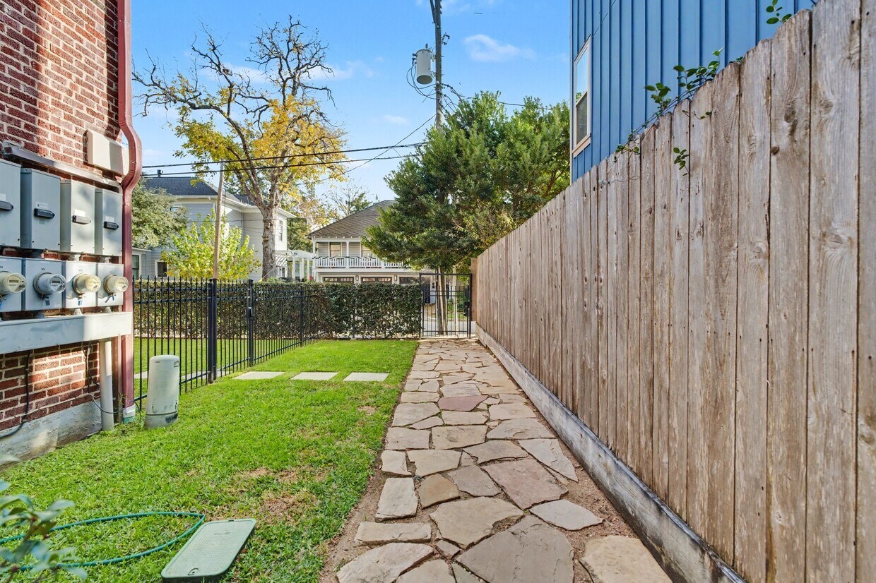 Foto del edificio - 215 W Norma St