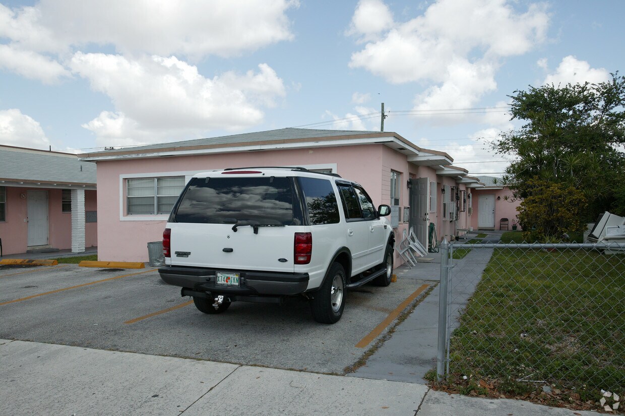 Primary Photo - 75 E 8th St