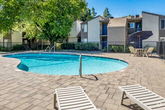 Building Photo - Alvarado Parkside Apartments