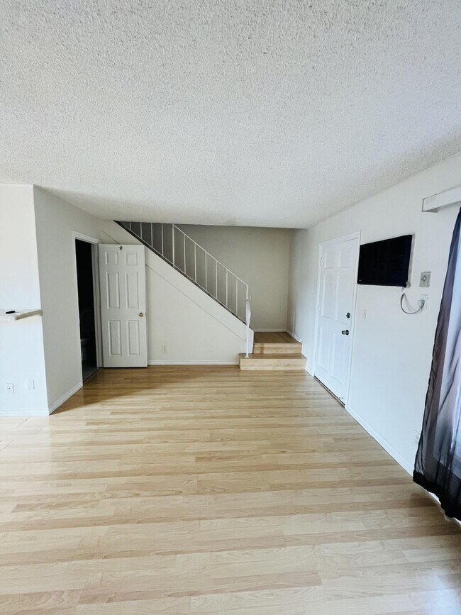 Foto del edificio - $2,500 - 2 Bed / 1.5 Bath Condo in La Mesa