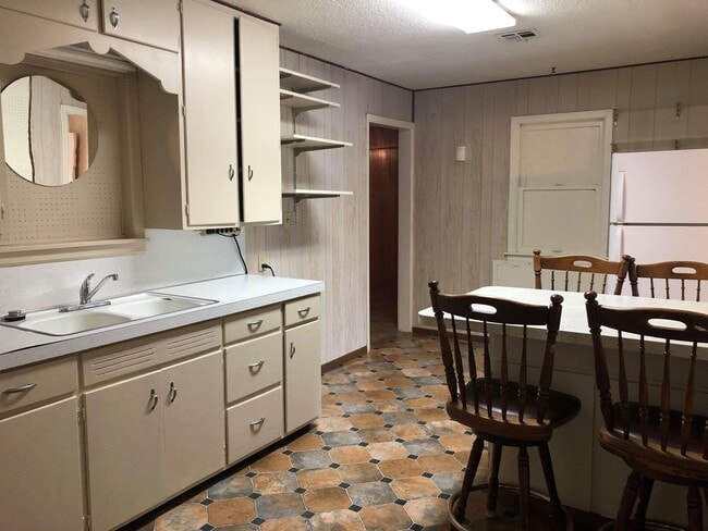 Building Photo - Ohhh so CUTE and COZY!