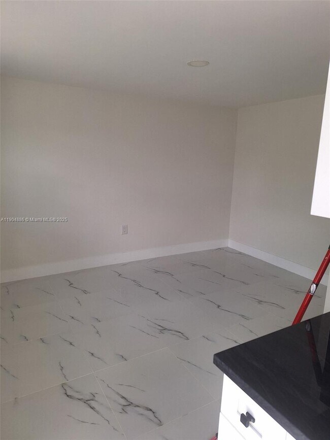 Foto del edificio - 26XX Riviera Dr