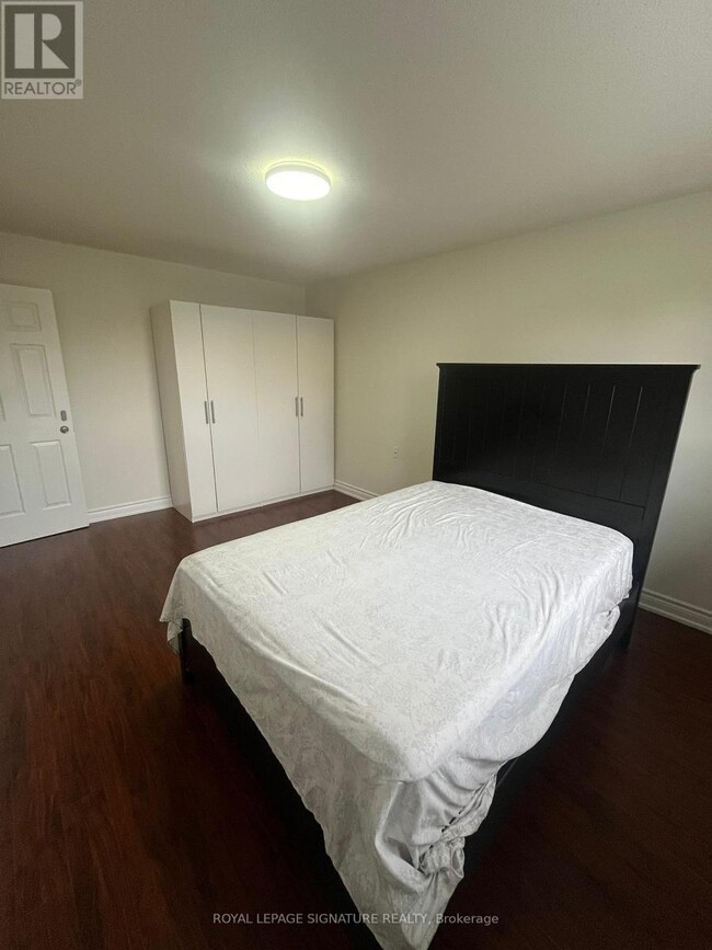 Building Photo - 327 Evergreen Crescent