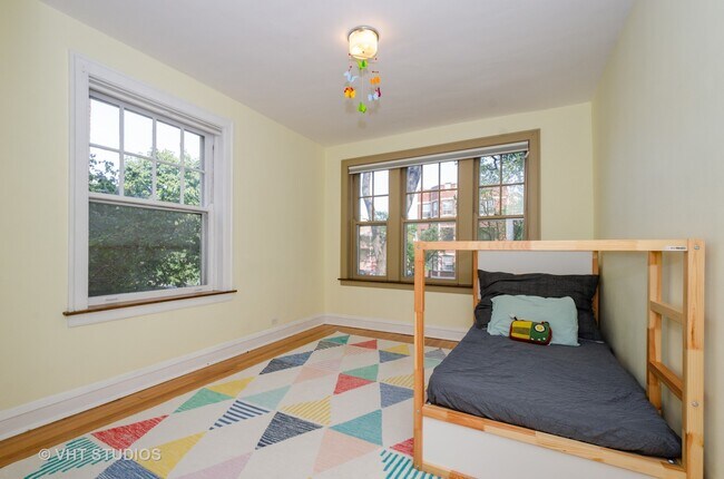 Foto del edificio - 734 Hinman Ave