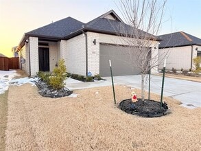 Building Photo - 3902 White Rock Dr