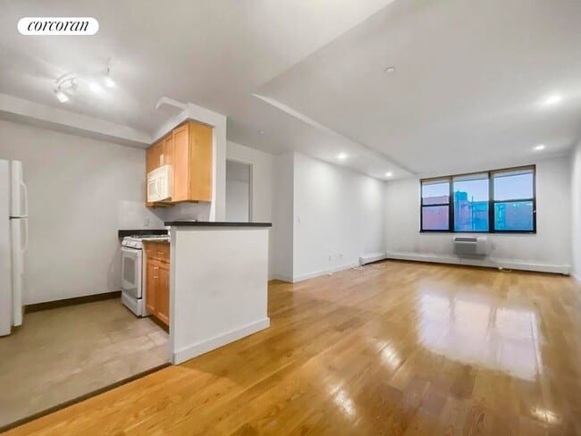 Building Photo - 1405 Fifth Avenue 6B