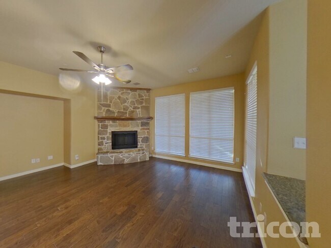 Foto del edificio - 7729 Glencrest Dr