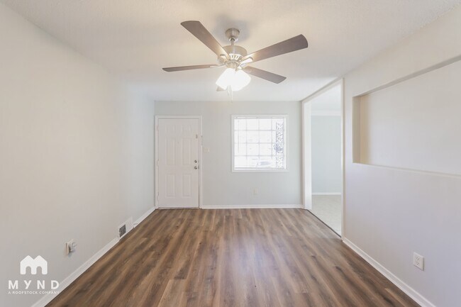 Foto del edificio - 8311 Whitehead Dr