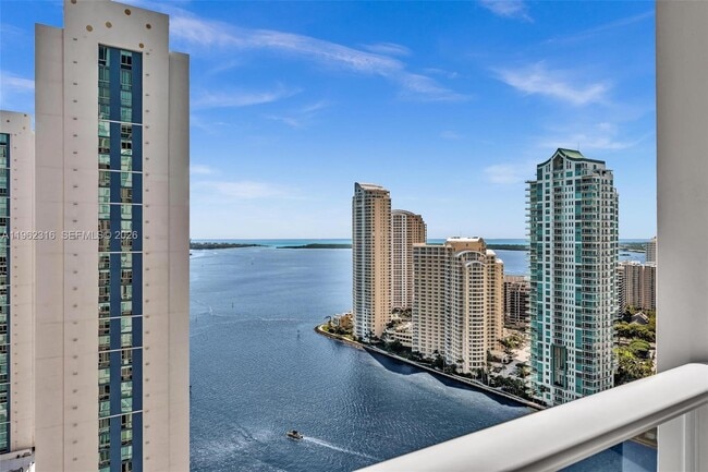 Foto del edificio - 300 S Biscayne Blvd