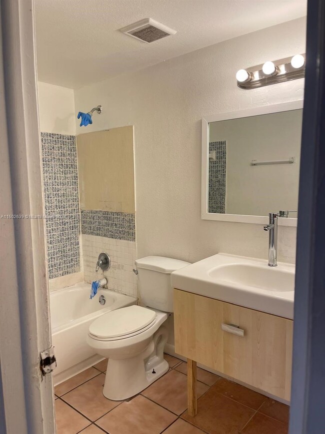 Foto del edificio - 3600 NW 21st St