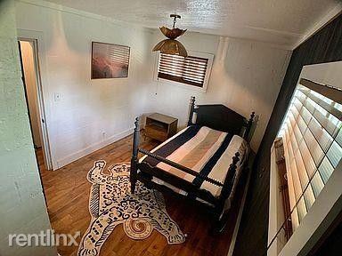 Foto del edificio - 2 br, 1 bath Townhome - 7303 W Ashland Dr