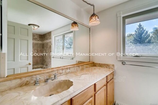 Building Photo - 4453 Pali Way