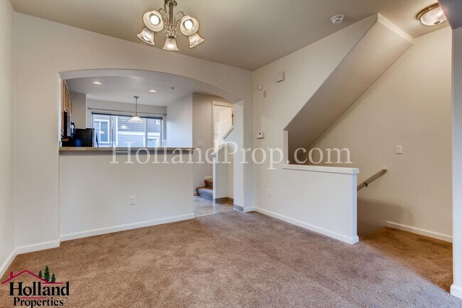 Building Photo - Experience Comfort and Style in This Elegant Murrayhill Townhome!