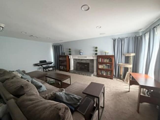 Building Photo - Spacious 3 Bedroom La Crescenta Home!