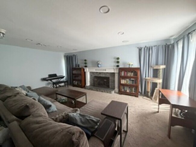Foto del edificio - Spacious 3 Bedroom La Crescenta Home!
