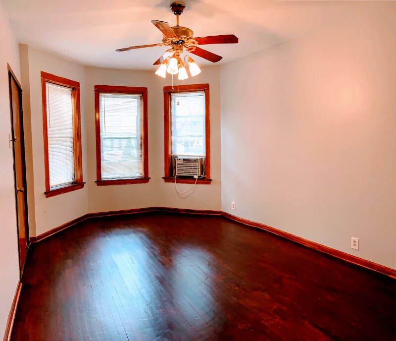 Foto principal - 3325 S Emerald Ave