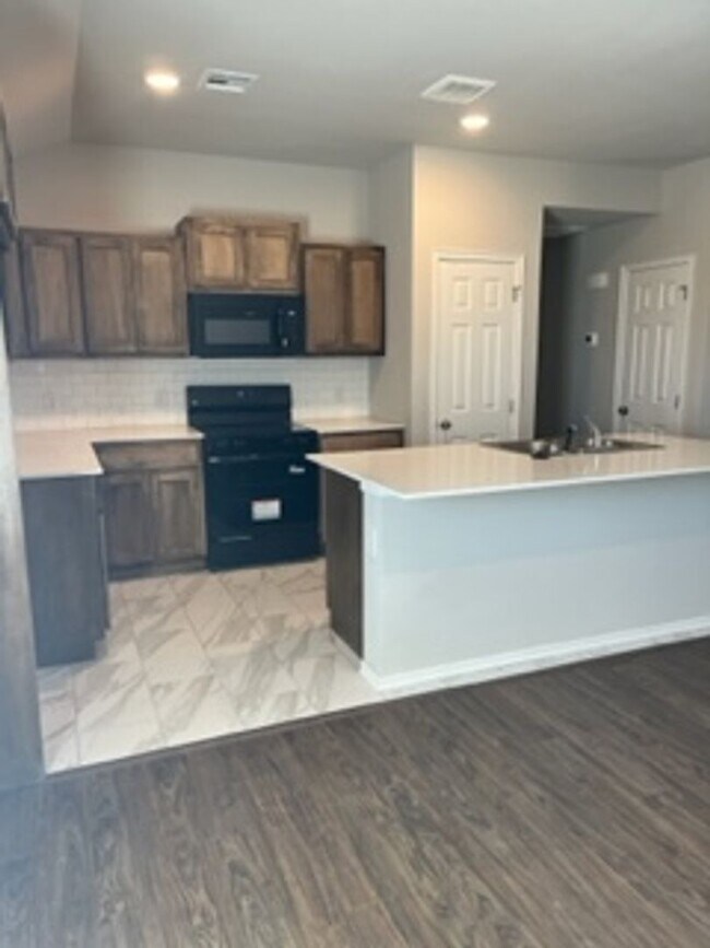 Building Photo - Beautiful New Home!