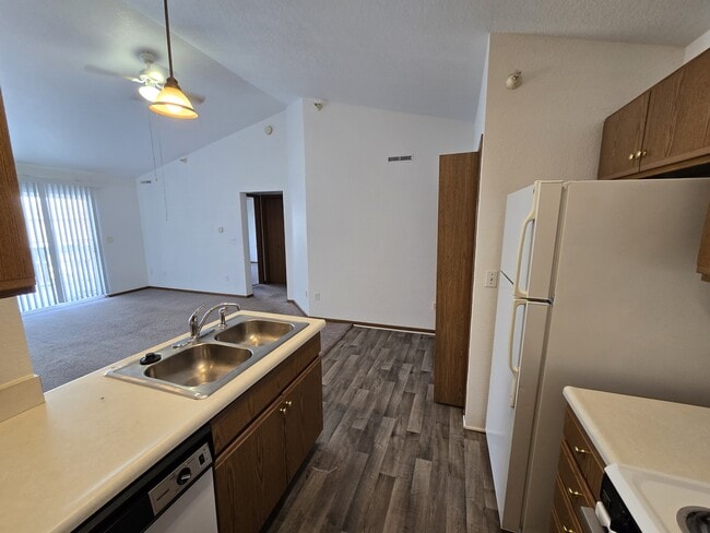 Building Photo - 619 Johnson St