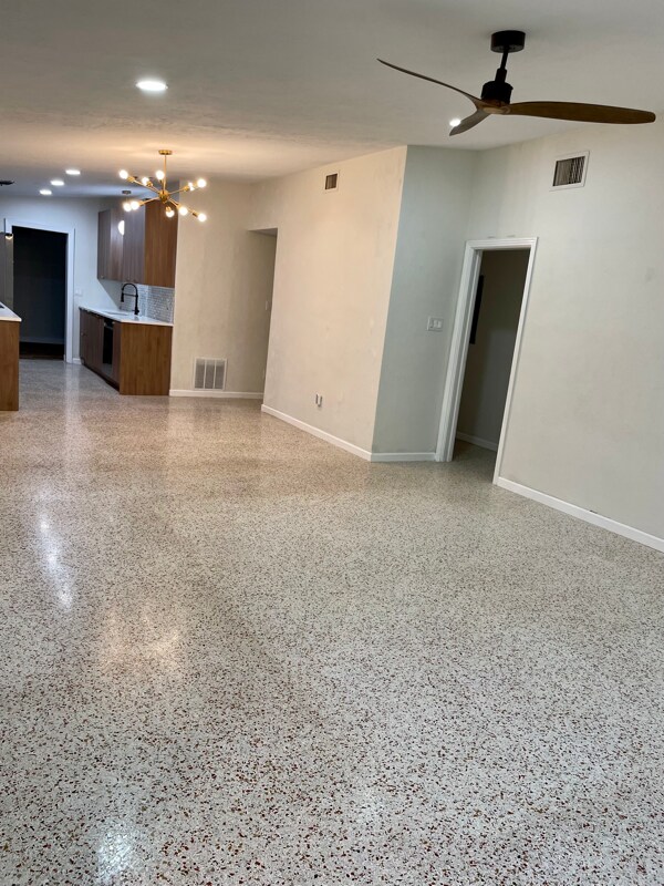 Building Photo - 535 Broxburn Ave