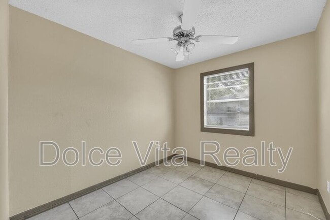 Building Photo - 440 W Siesta St