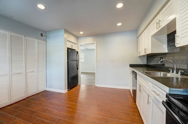 Building Photo - The Flats at Seminole Heights