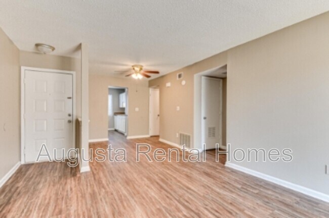 Building Photo - 2822 Thomas Ln