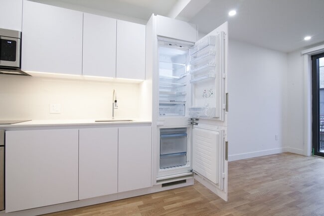 Photo du bâtiment - 2050 Av. Claremont
