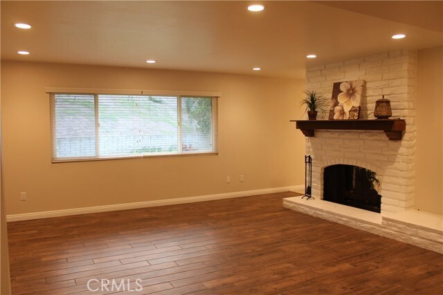 Building Photo - 1560 Country Club Dr