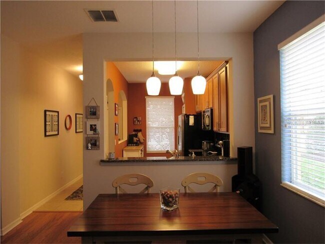 Foto del edificio - 1311 Twin Trees Ln