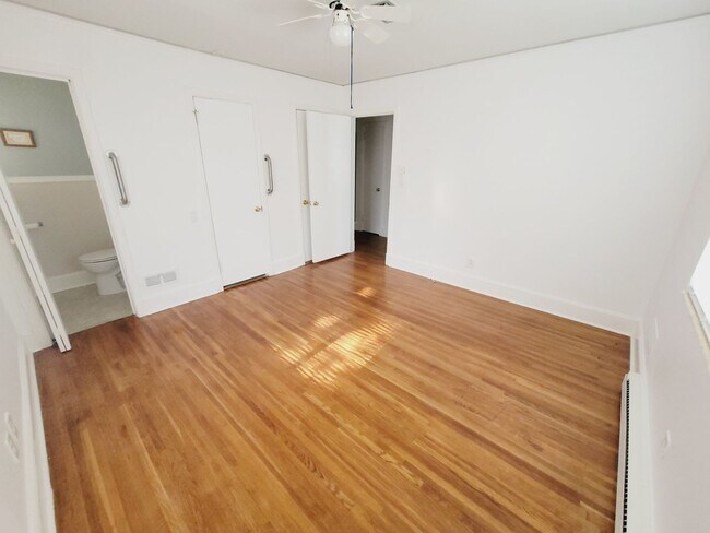 Foto del edificio - Spacious 3-Bed, 2-Bath Brick Ranch Home fo...