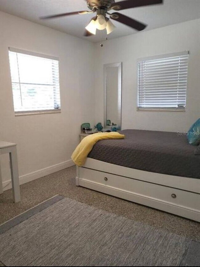 Building Photo - Beautiful 3 bedroom 1 bathroom home with J...