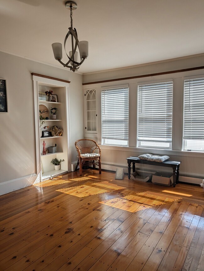 Building Photo - 77 Lawrence St