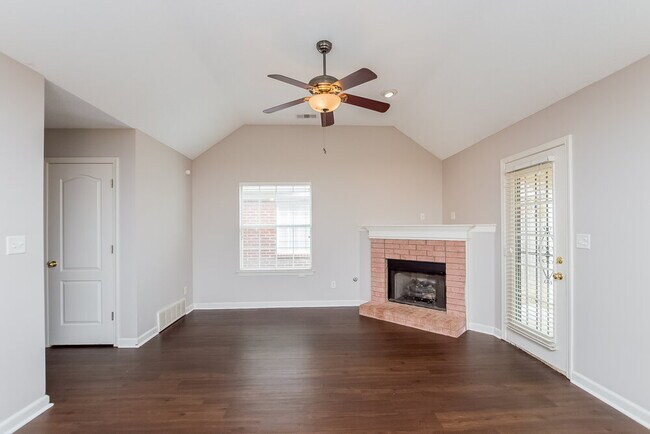 Foto del edificio - 1106 Cross Wood Ln