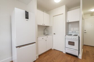 Building Photo - 730 St Clarens Ave