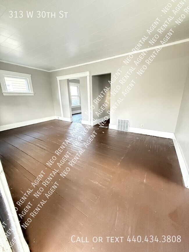 Foto del edificio - 313 W 30th St