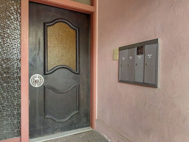 Building Photo - 3 Bed, 2 Bath Inner Richmond District Apar...