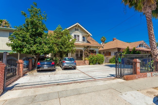 Building Photo - 1351 N Las Palmas Ave