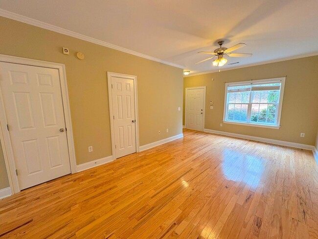Building Photo - AVAILABLE NOW!  2-bedroom |  2.5-bathroom condo—move-in ready | Easy Access to Downtown Athens