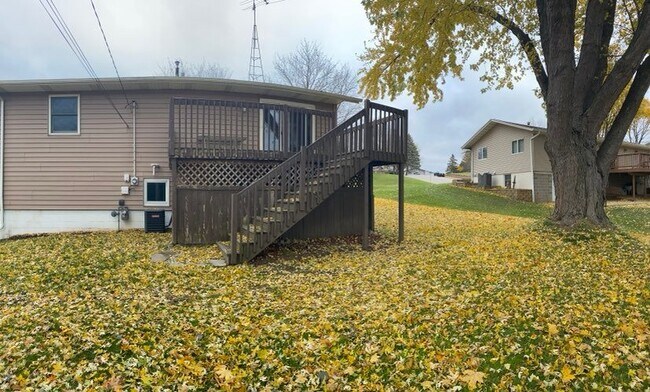 Building Photo - 911 Mayer Ln