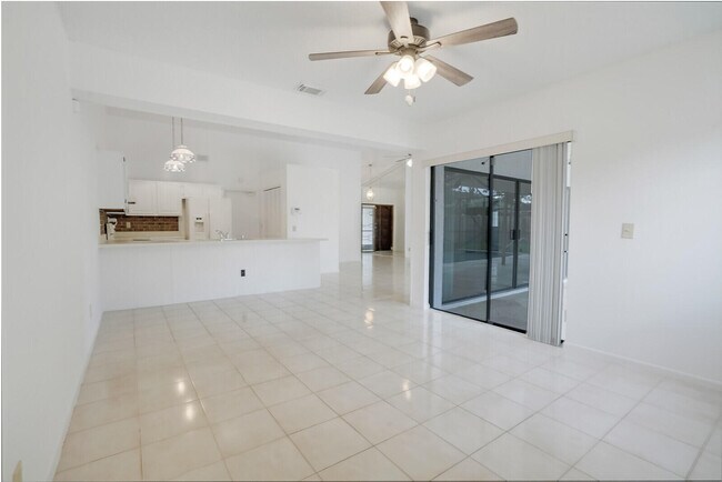 Foto del edificio - 6846 Bianchini Cir